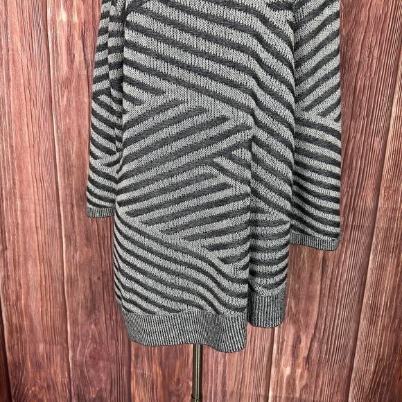 Chico's Gray Zigzag Sweater Asymmetrical Hem Women's Size 2 US Large L - Picture 3 of 6